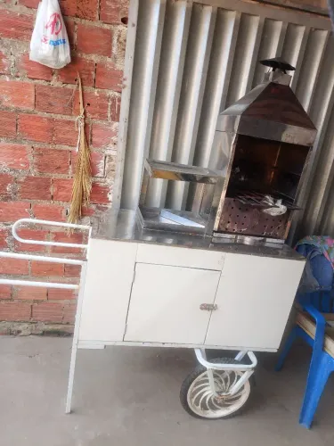 Vendo carro de espeto , valor 900$ , mas podemos negociar valor também....