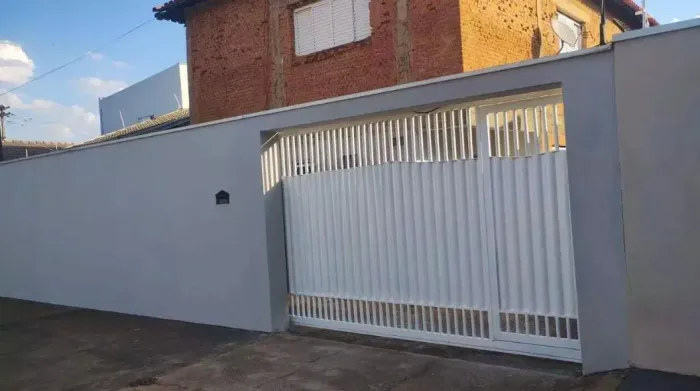 Sobrado à Venda em Cosmópolis no Bela Vista com 4 Quartos, Edícula e 4 Vagas