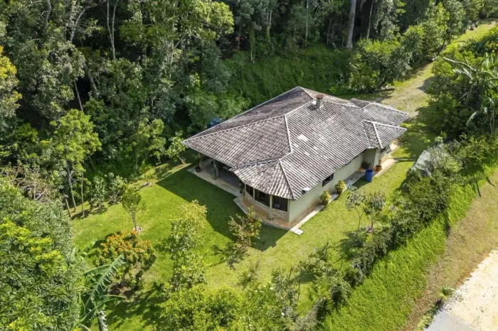 Casa para Venda em Quatro Barras, 3 dormitórios, 1 suíte, 2 banheiros, 10 vagas