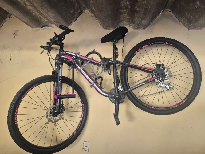 Bike feminina aro 29. Impecável