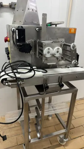 Máquina de Pão de Queijo