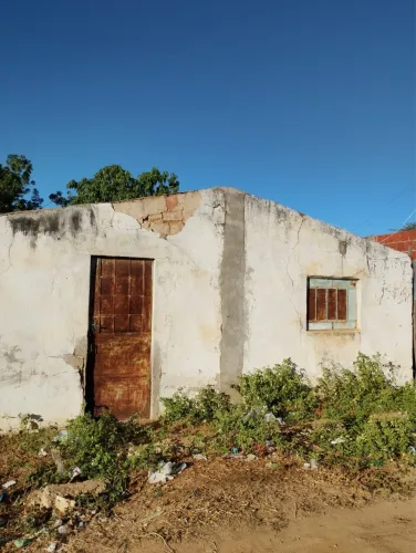 Venda Terreno com construção para reforma/demolição