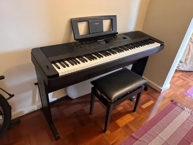 Piano Digital Yamaha DGX-660