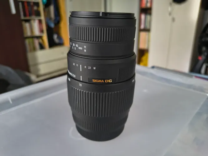 Lente Sigma DG 70-300mm 1:4-5.6 com montagem Canon