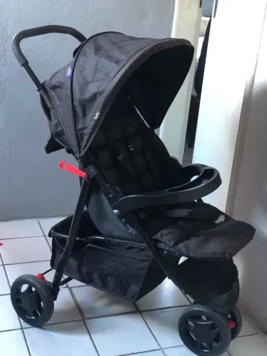 Vendo carrinho de bebe, bem conservado.