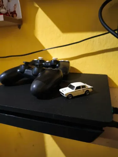 Ps4 slim 500gb ssd com dois controles