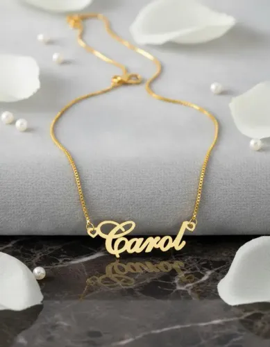 Colar folheado com nome Carol