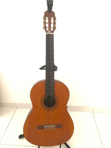 Violão Yamaha em Excelente Estado + Suporte + Kit de Cordas D'Addario Original