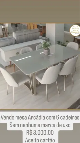 Mesa off white com dourado champanhe