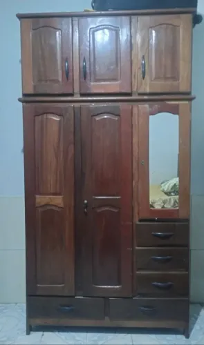 Vende-se guarda-roupa de Angelim