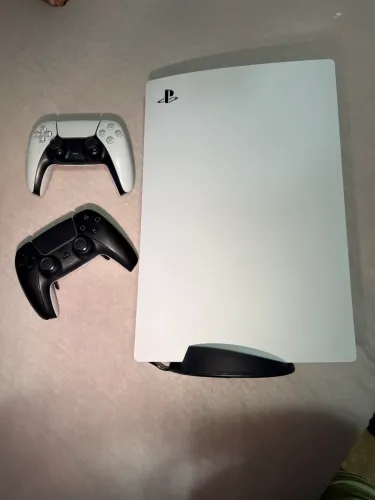 Ps5 mídia física com 2 controles 