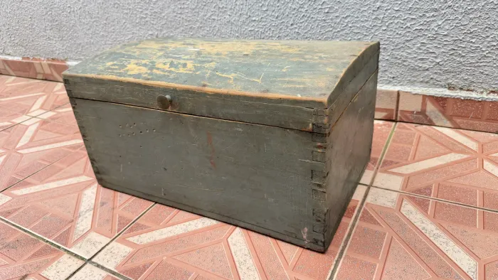 Baú antigo de madeira anos 40