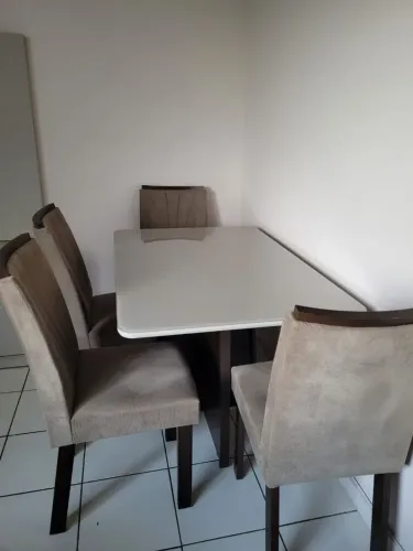 Conjunto de mesa de 4 lugares