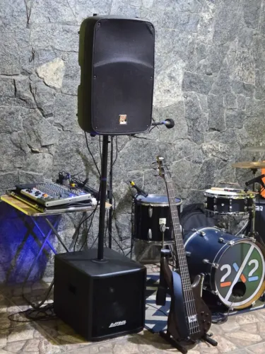 Aluguel de Som Profissional com Operador - Ideal para Bandas, Shows Pequenos e Eventos