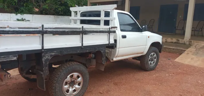Toyota Hilux CS DX 4X4 3.0 8V 90cv Diesel 2004