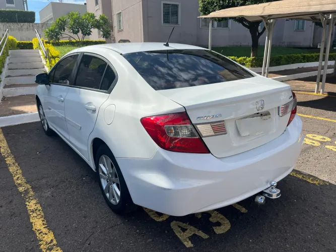 Honda Civic Sedan LXS 1.8/1.8 Flex 16V Mec. 4P 2013
