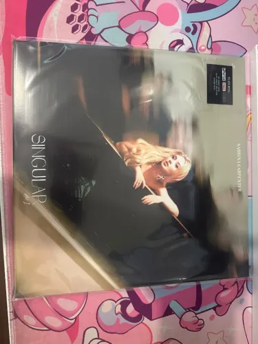 SINGULAR ACT I Vinil Sabrina Carpenter EDIÇÃO LIMITADA White With Olive Green Splatter