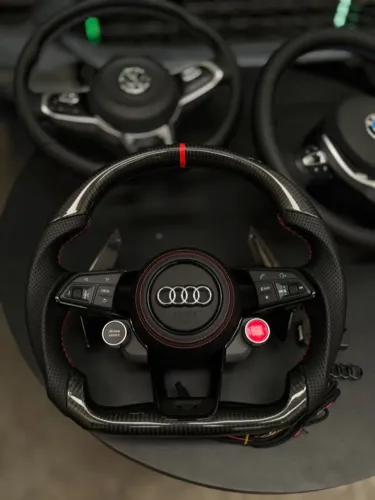 Volante Audi RS em carbono com airbag (a3,a4,a5,a6,q3,q5)