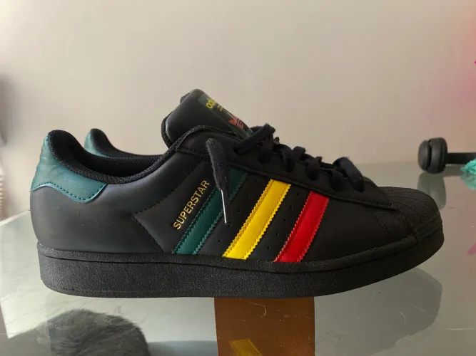 Tênis Adidas Superstar II - Edição especial reggae