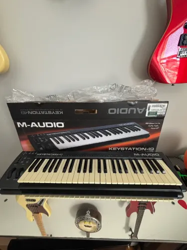 Teclado Controlador MIDI M-Audio Keystation 49 - 49 Teclas