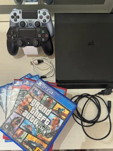 PlayStation 4 slim 1TB - ótimo estado