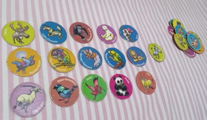 Dezesseis tazos e mais uns extras animais em extinção do chicle Ping pong