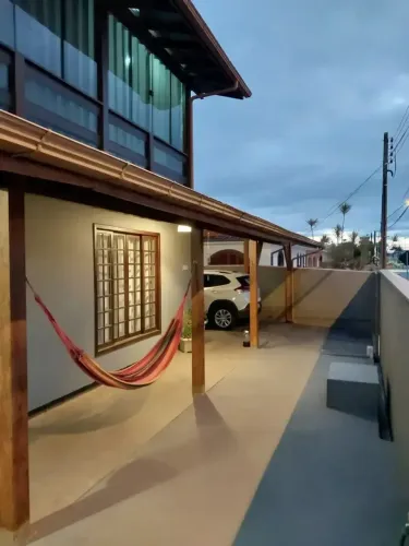 CASA COM 5 QUARTOS SENDO 1 SUITE COM PISCINA NO BAIRRO CARIANOS EM FLORIANOPOLIS-SC
