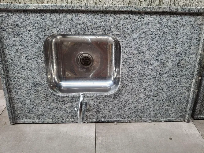 PIA DE GRANITO COM CUBA INOX, TORNEIRA FABRIMAR E VALVULA. TUDO NOVO