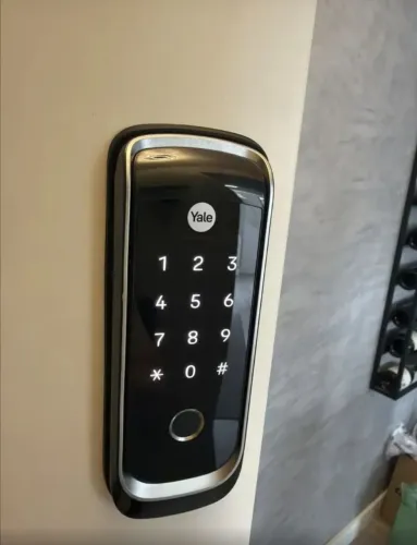 Fechadura digital  biometria Yale 410B