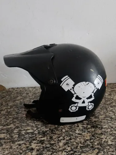 Capacete aberto 