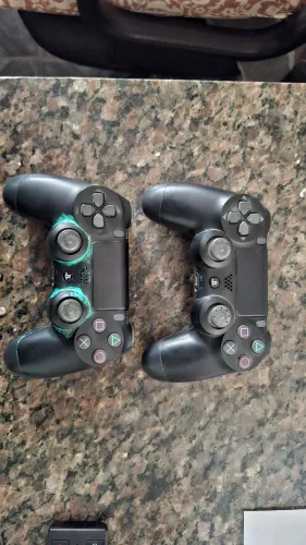 Vendo esses controles de PS4