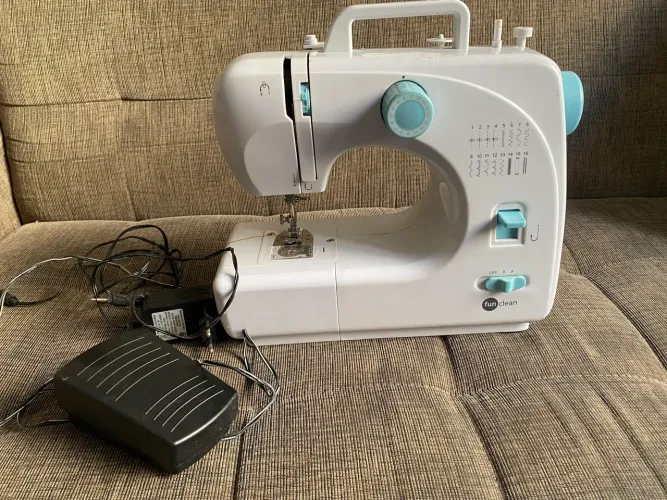 Máquina portátil de costurar