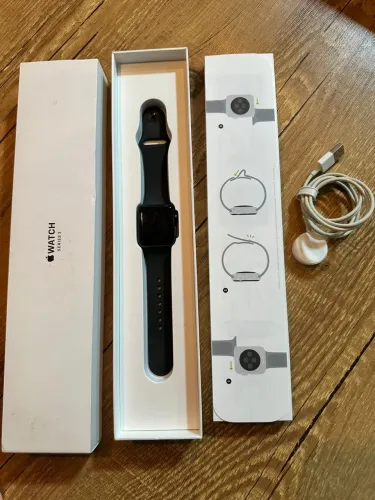 Apple Watch Series 3GPS/38mm  Cor:Space Gray Aluminum - pulseira Black Sport  R$650,00 l