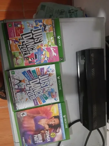 Vendo(ac cartão)kinect xbox one com 2 just dance e um jogo de zumba