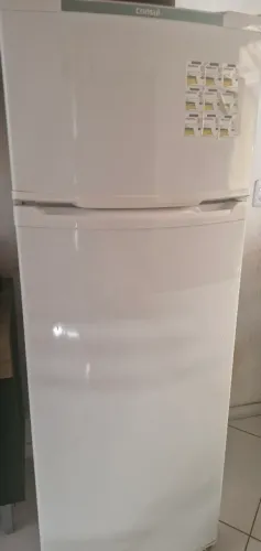 Geladeira para concerto ou retirada de peças.