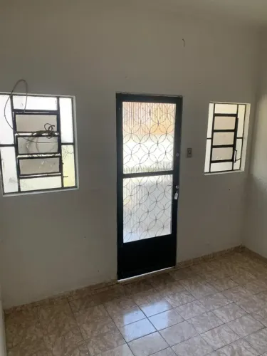 Casas para aluguel possui 60 metros quadrados com 2 quartos