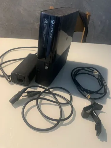 Xbox 360 desbloqueado, apenas console e fonte, não tem o controle