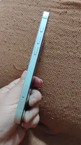 iPhone 16e supernovo