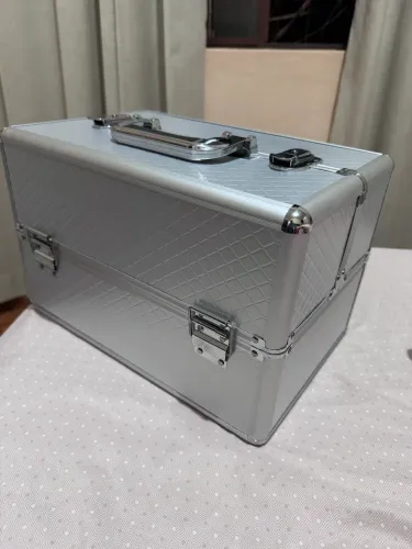 Vende-se Maleta de Maquiagem Grande