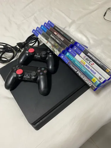 PS4 Slim - 500Gb - + de mil reais em jogos