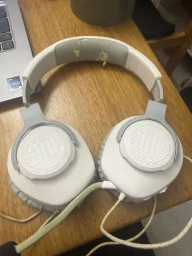 JBL Quantum 100 na cor branca - USADO