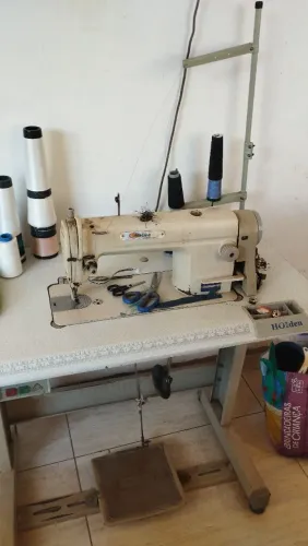 Máquina de costura Reta