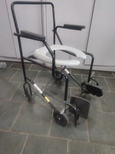 Cadeira fixa de banho marca Ortomi