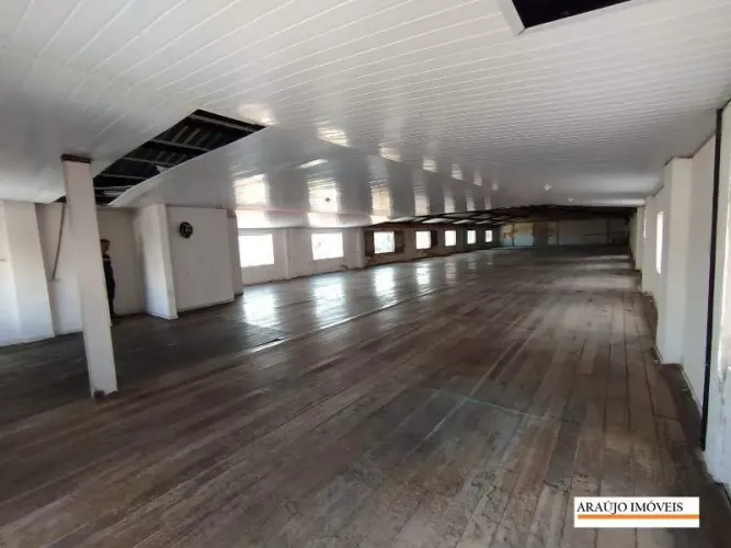 ANDAR COM 456m2 Para alugar e 02 Vagas de Garagem - Rua bem localizada dentro do bairro -
