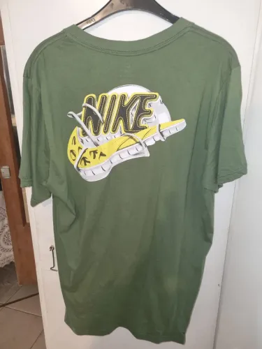 Camisa Nike verde tamanho M, $140