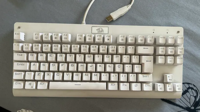 TECLADO MECANICO REDRAGON DARK AVENGER LUNAR WHITE RGB SWITCH BROWN