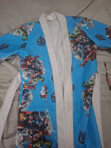 Roupão de praia e piscina infantil menino ( veste 8 a 10 anos) bom estado