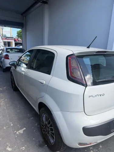 Fiat Punto Essence 1.6 Flex 16V 5P 2015