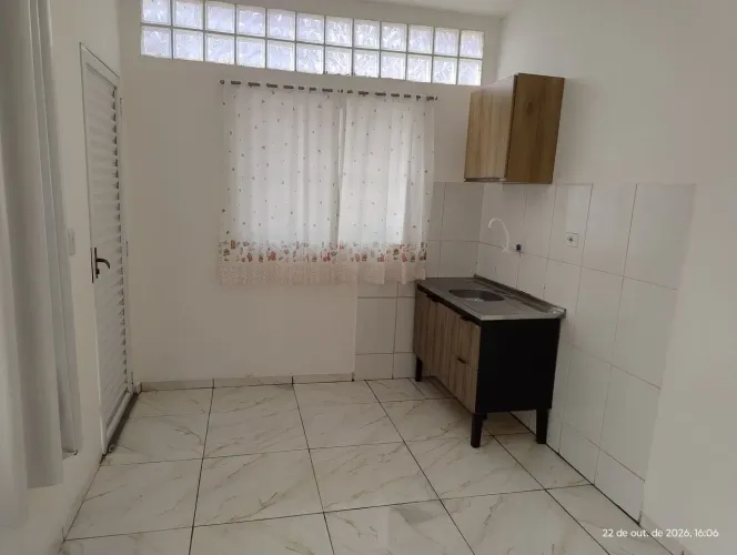 Kitnet para alugar, bairro Dom Aquino, atrás do Comper da Prainha. 