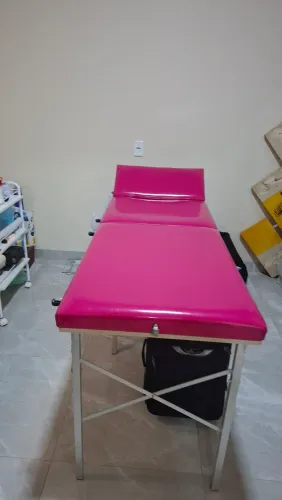 Vendo uma maca ,um carro auxiliar e uma banquete todos em perfeito  estado 